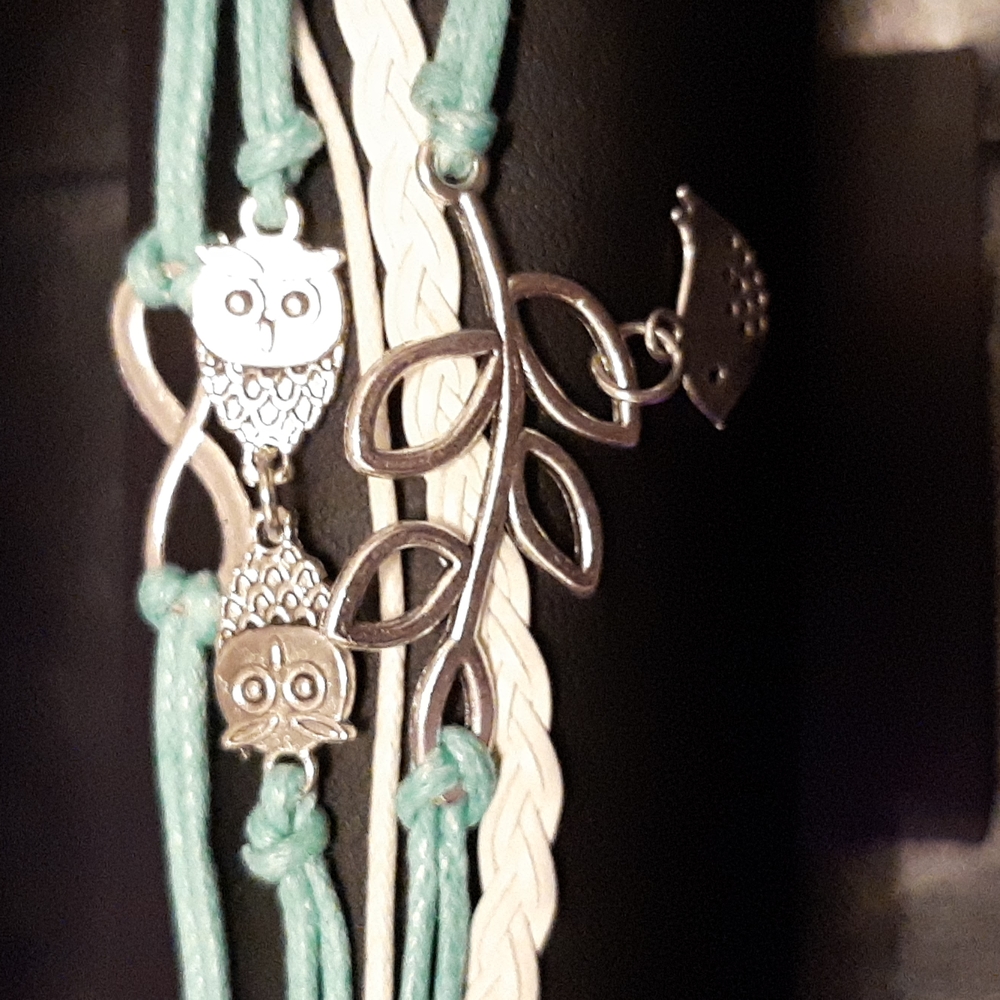 🎉3 for $15🎉 NWT baby blue and white leather bracelet with silvertone accents